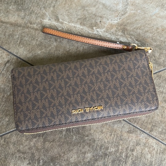 Michael Kors Jet Set Travel Large Travel CONTINENTAL Wallet-Wristlet - Picture 6 of 16